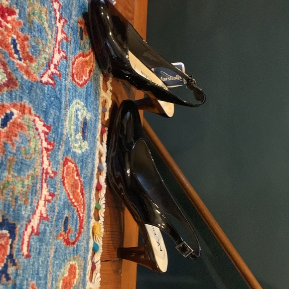 New Anne Klein iflex patent leather 2.5 inch heel Size 7 - Picture 2 of 4